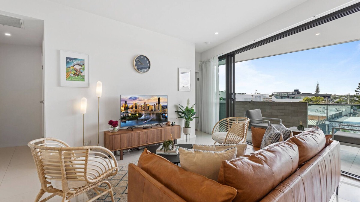 Bulimba Apartment | Gorgeous 3-Bed Apartment with City Views