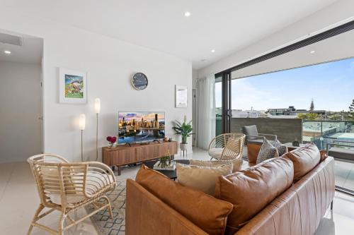 Bulimba Apartment | Gorgeous 3-Bed Apartment with City Views