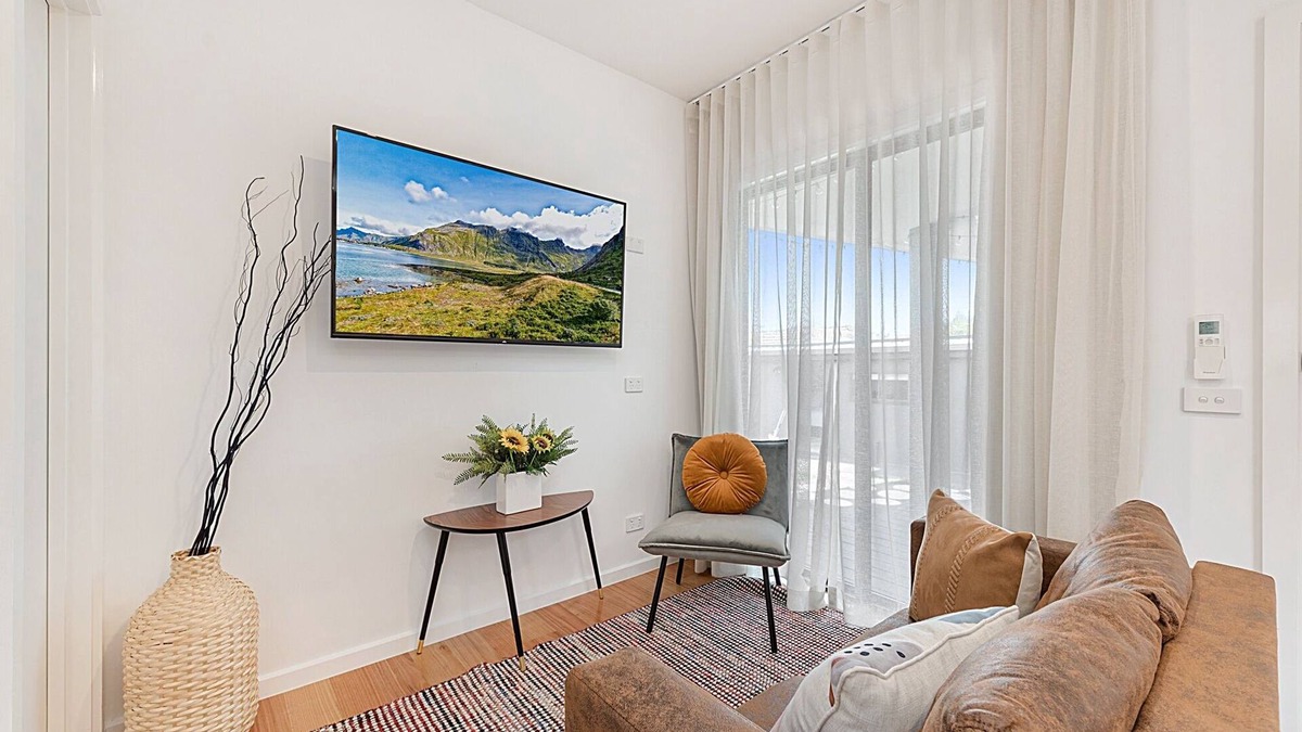 Carnegie Apartment | Gorgeous 3-Bed House with Spacious Shared Backyard