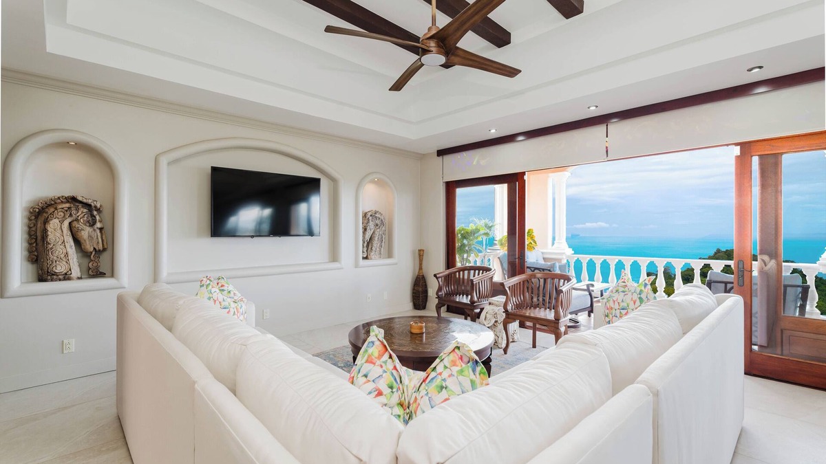 Canton Quepos Condo | Gorgeous 3-bedroom Penthouse Condo with Panoramic Views!