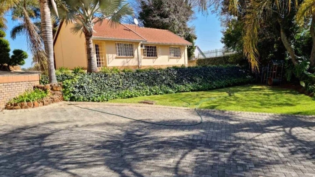 Greater Johannesburg Metropolitan Area House | Gorgeous 3 bedrooms house in a very quiet residential area 4 mins from Sandton.
