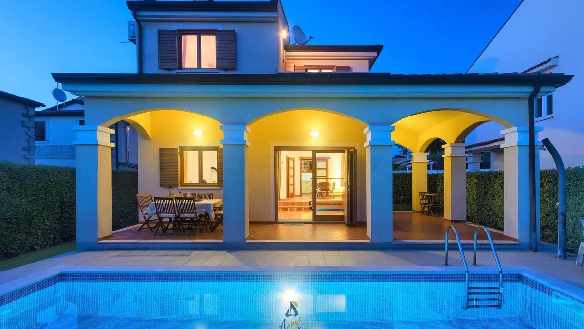 Zbandaj Villa | Gorgeous 3-Bedroom Villa Rosa with Private Pool