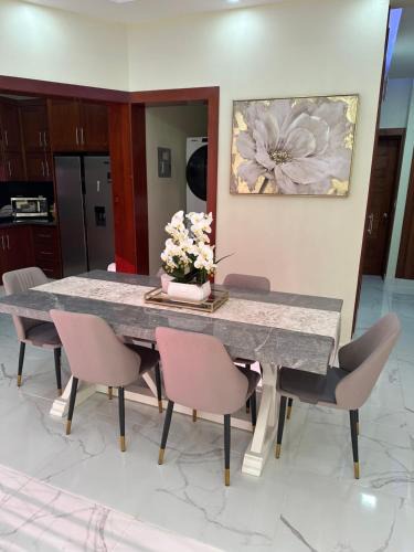 Tenares Apartment | Gorgeous 3 Bedrooms and Two and a half Bathrooms Apt!