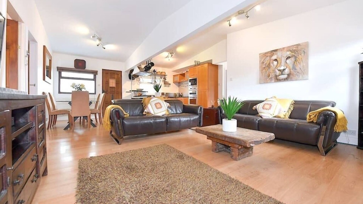 Guildford Cottage | Gorgeous 3BD Cottage with Parking Nr Guildford