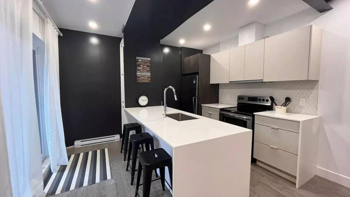 Verdun Apartment | Gorgeous 3bd, Free Street Parking. Pet Friendly