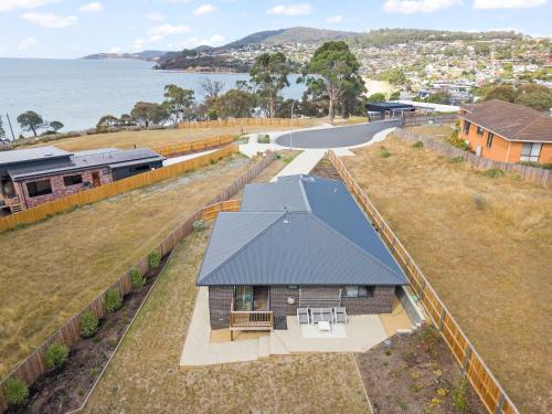 Blackmans Bay House | Gorgeous 4 Bedroom House - Blackmans Bay