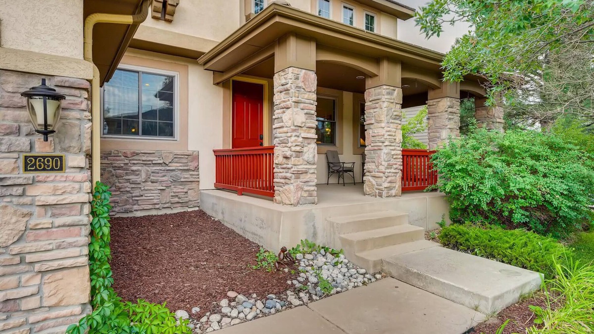 Westridge House | Gorgeous 4 Bedroom House in Golf Course Community