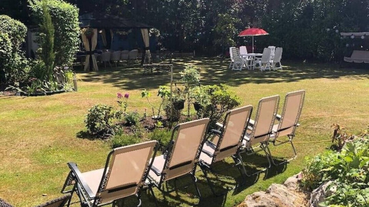 Bournemouth Apartment | Gorgeous 4 BR 3bath lux apt & amazing SPA hot tub sleeps up to 12