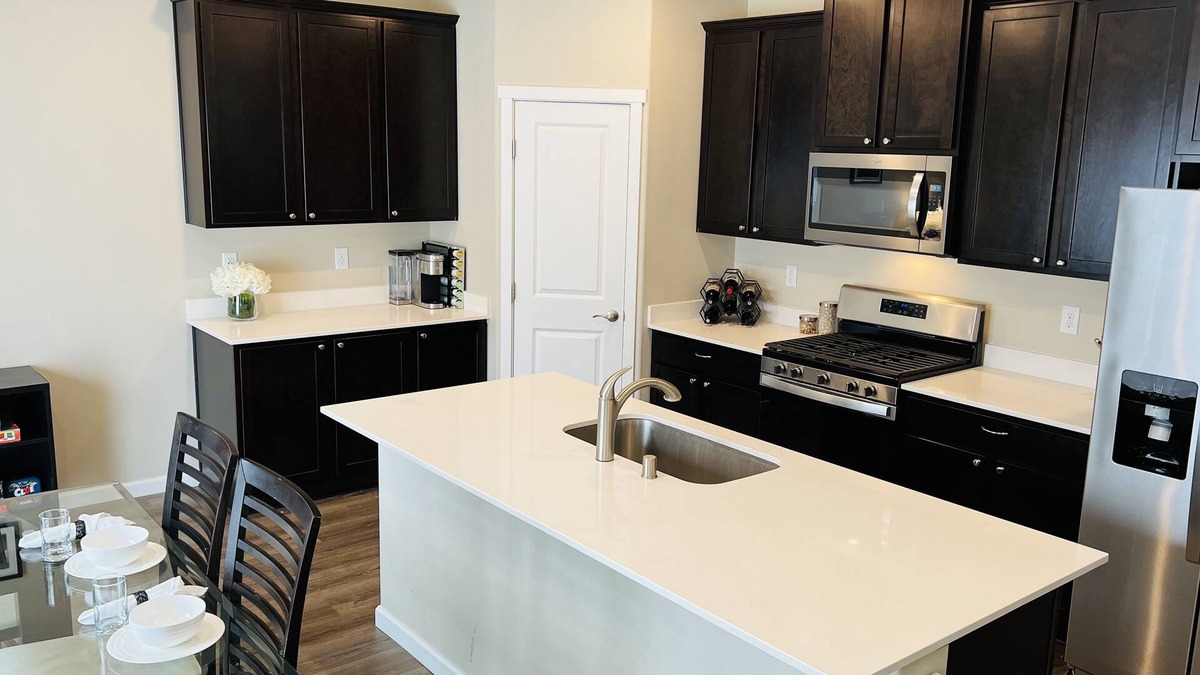 West Hills House | Gorgeous 5-bedroom, 2 1/2 -bath for your extended stay in Bremerton WA!