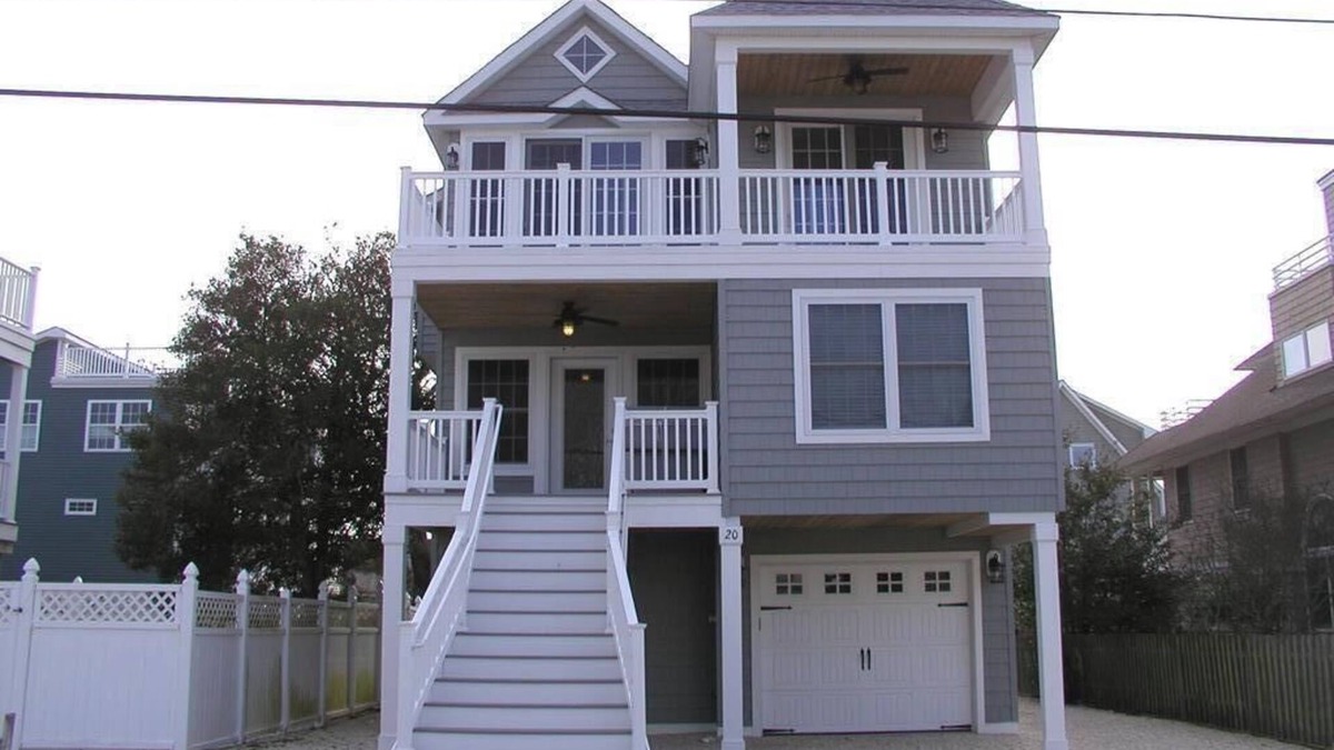 Beach Haven Gardens House | GORGEOUS 5 BEDROOM OCEANSIDE HOME!