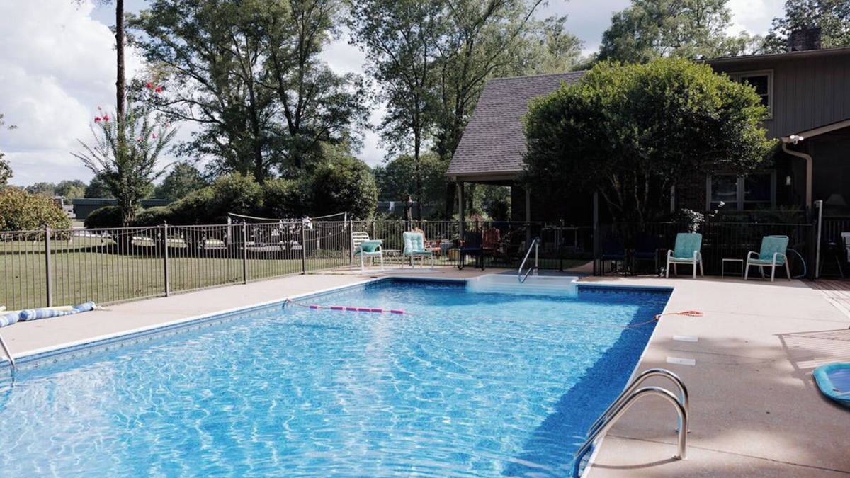 Montevallo Cabin | Gorgeous 6 bedroom home with game room, POOL, FISHING POND & PICKLE BALL court