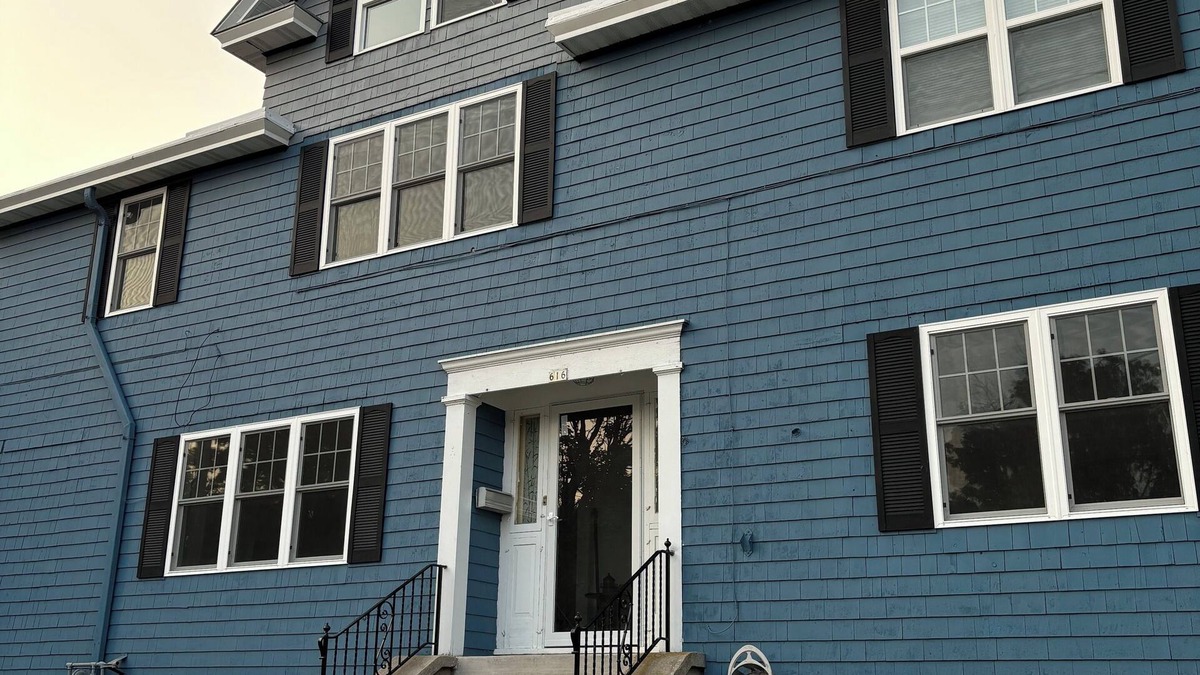 Manitowoc House | Gorgeous 6-bedroom house. Sleeps 16. .3 mile from the beach!
