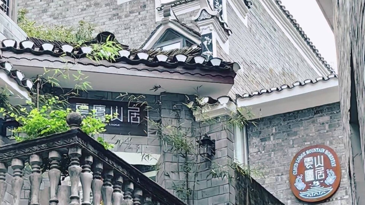 Fenghuang Villa | Gorgeous 6-bedroom villa in 湘西州 with stunning views