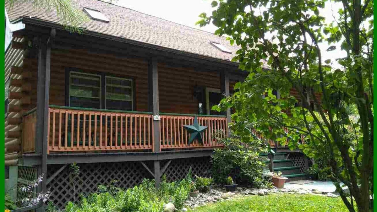 Moravia House | Gorgeous and cozy cabin in the Finger Lakes