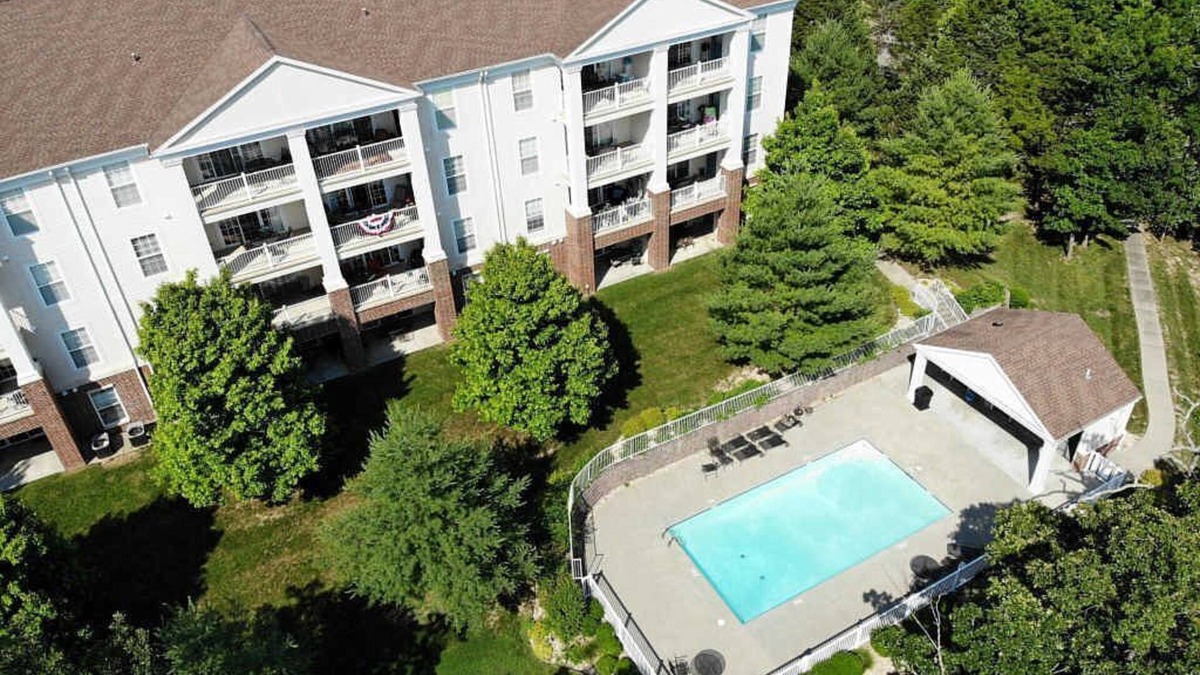 Branson Condo | Gorgeous and Large Condo, Elevator, Pool, Ozark Views! Close to Branson strip!