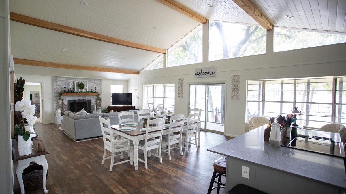 Star Harbor House | Gorgeous and spacious "5 Star" Harbor Lakehouse on Cedar Creek Lake