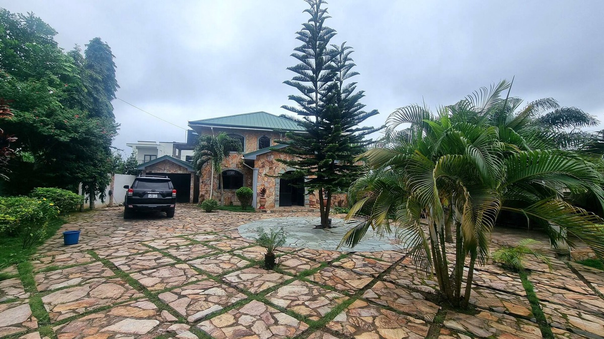 Aburi Villa | Gorgeous and tranquil compound in the beautiful Peduase area.
