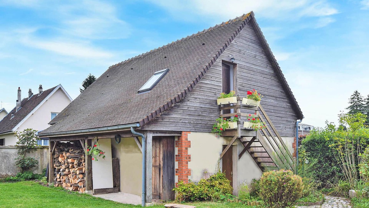 Le Mesnil-Esnard Apartment | Gorgeous apartment in Le Mesnil-Esnard