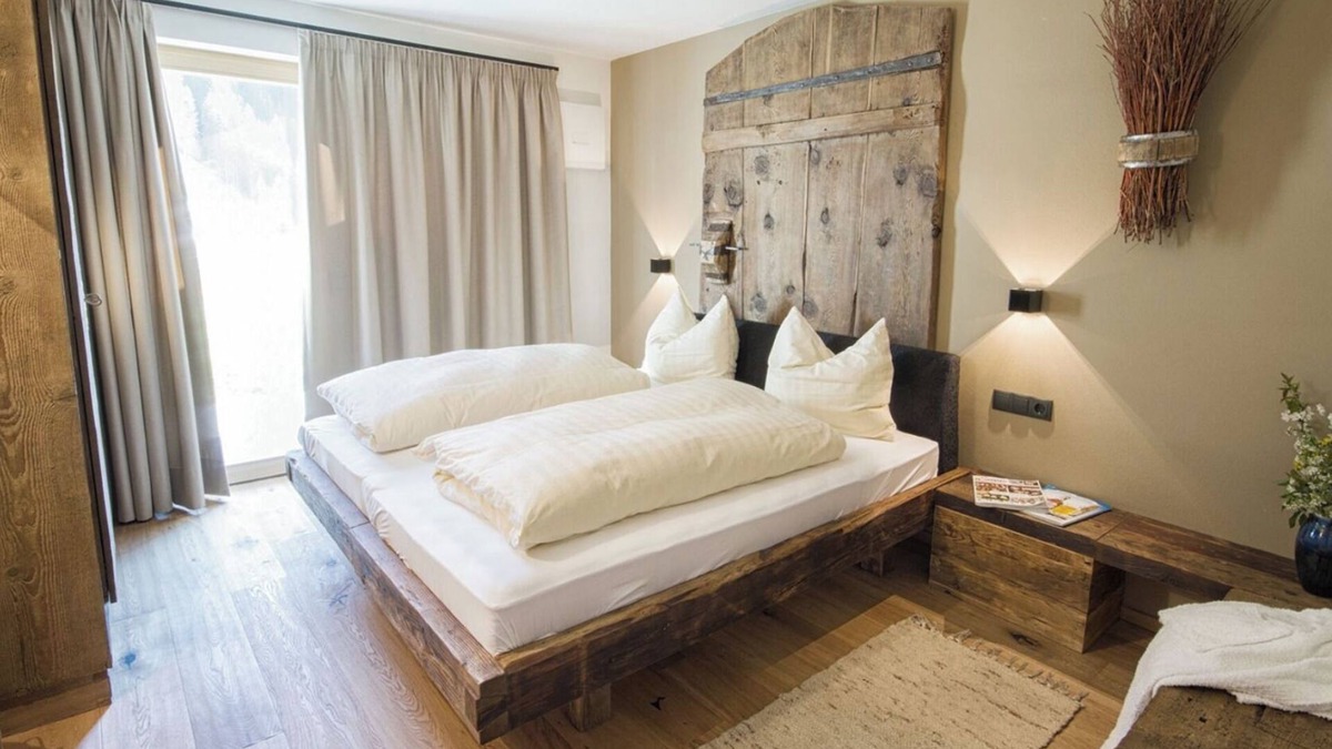 Selva di Val Gardena Apartment | Gorgeous Apartment Close to Ski Lifts with Wi-Fi, Parking and Garden