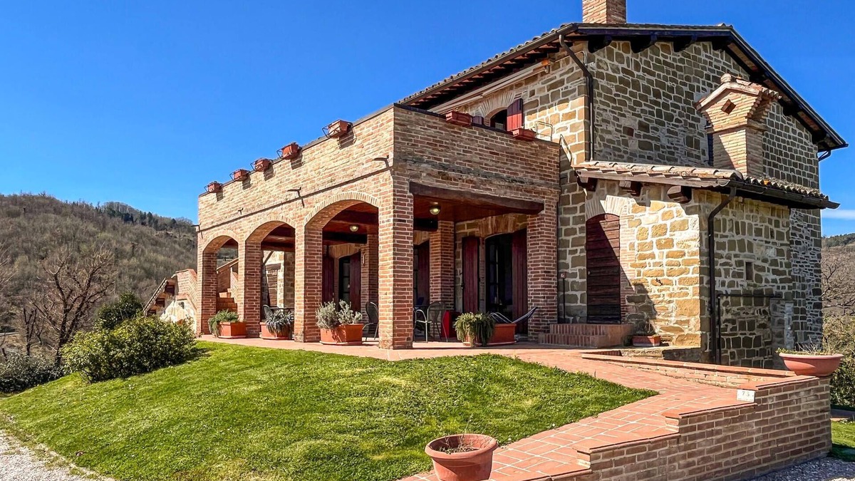 Monteluiano Apartment | Gorgeous apartment in Gubbio with WiFi