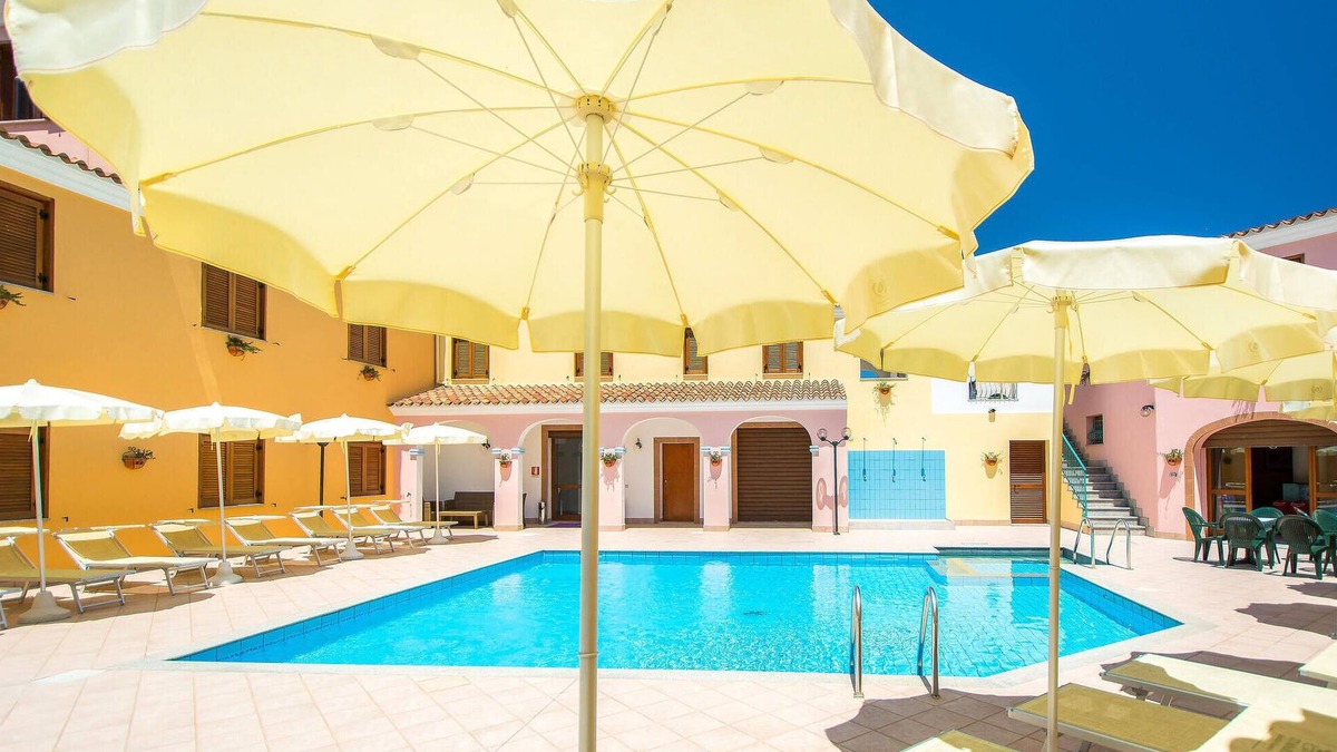 Sos Alinos Apartment | Gorgeous apartment in Orosei with WiFi
