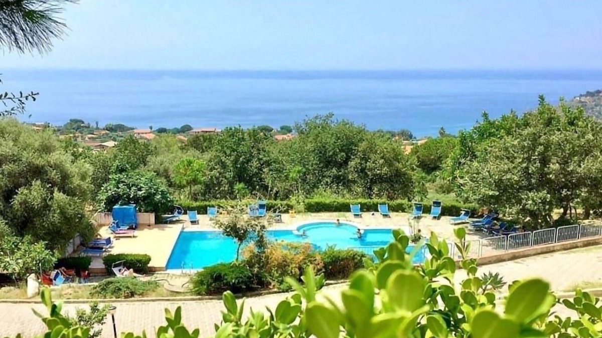Santa Maria Apartment | Gorgeous apartment in Ricadi with WiFi