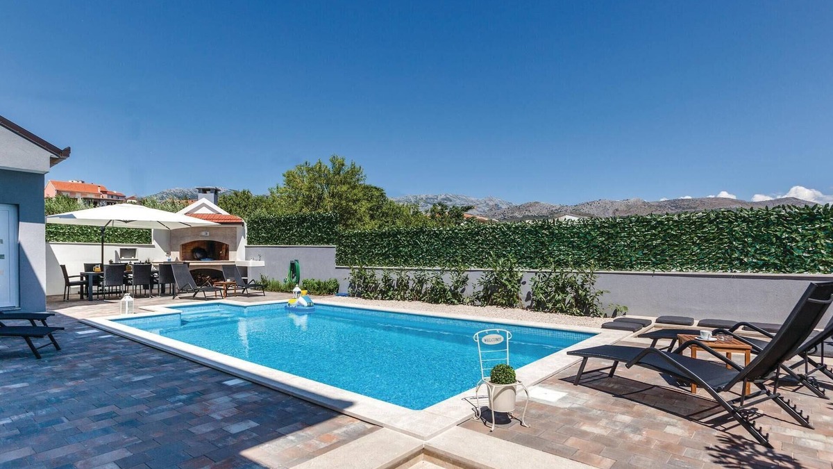 Stobrec Apartment | Gorgeous apartment in Split with WiFi