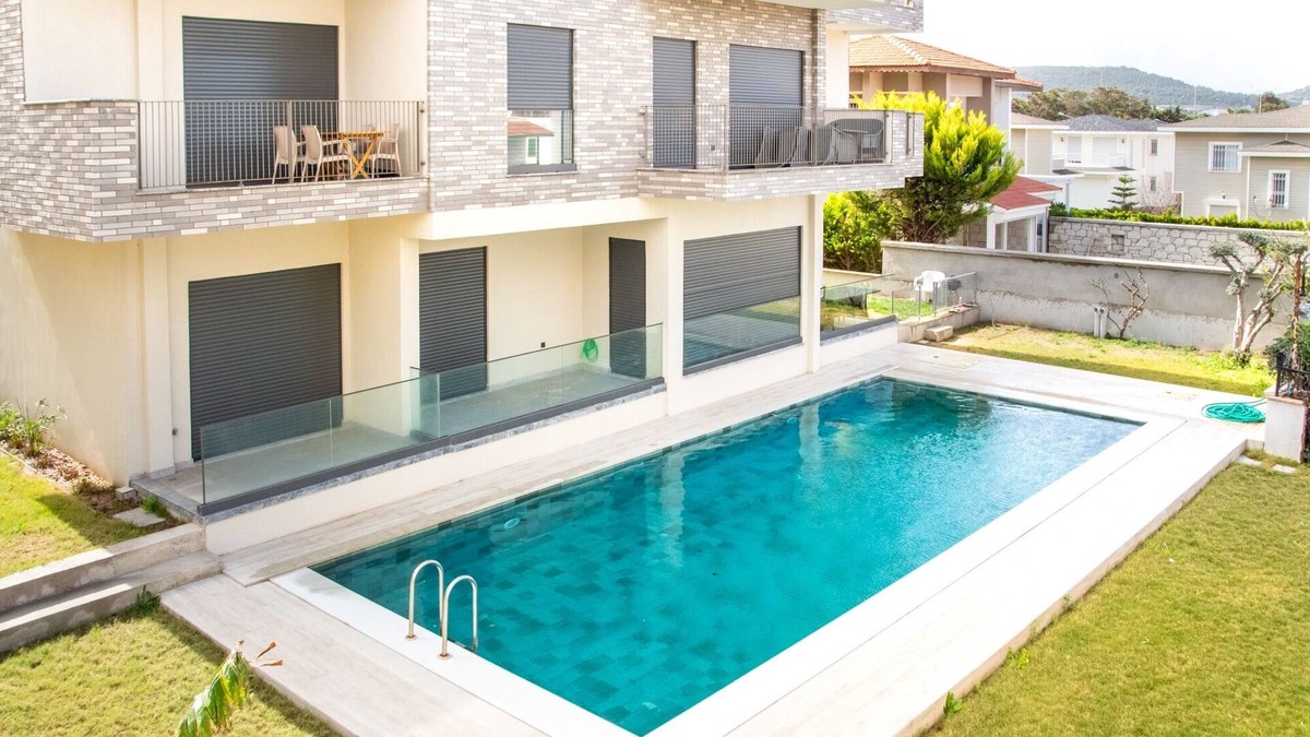 Ilica Apartment | Gorgeous Apartment With Pool and Balcony In Izmir