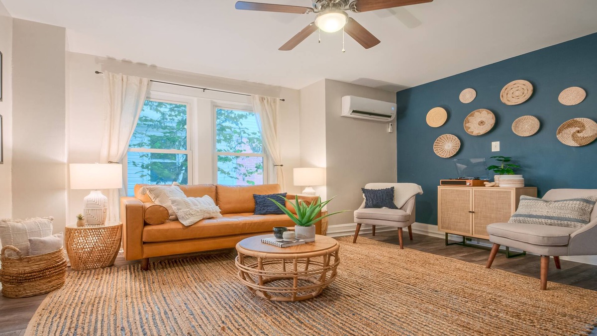 Frederick House | Gorgeous apt, pets, outdoor grill & fire pit, walk -> DT Frederick