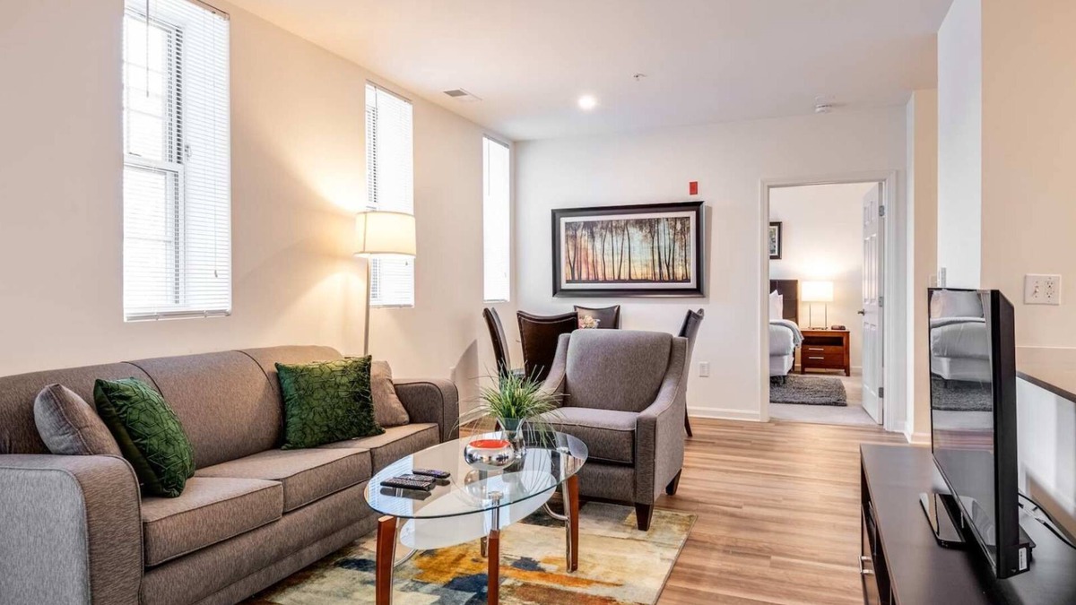 North Waltham Apartment | Gorgeous Apt with Kitchen