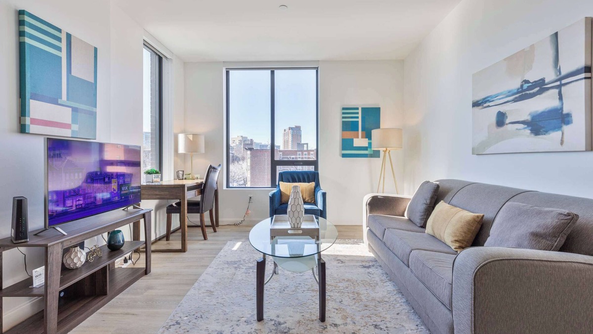 Fenway–Kenmore Apartment | Gorgeous Apt with Kitchen and Gym