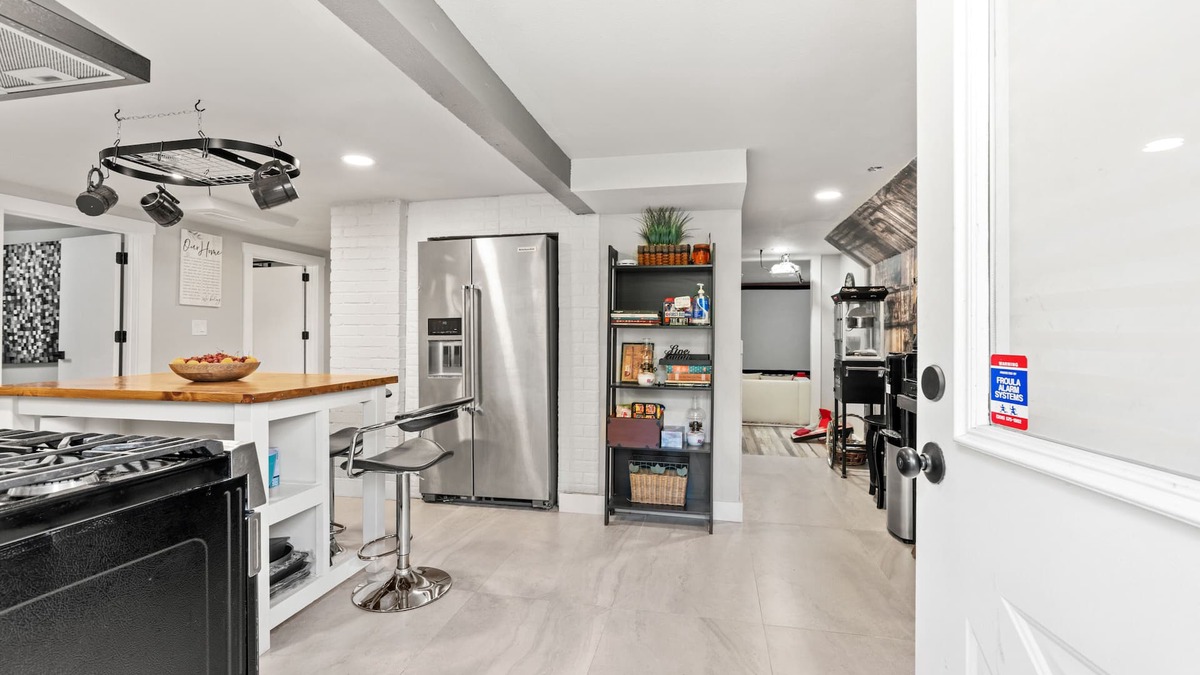 Tukwila Apartment | Gorgeous basement apt. w/chef kitchen, SPA bath, movie theater, hot tub & sauna