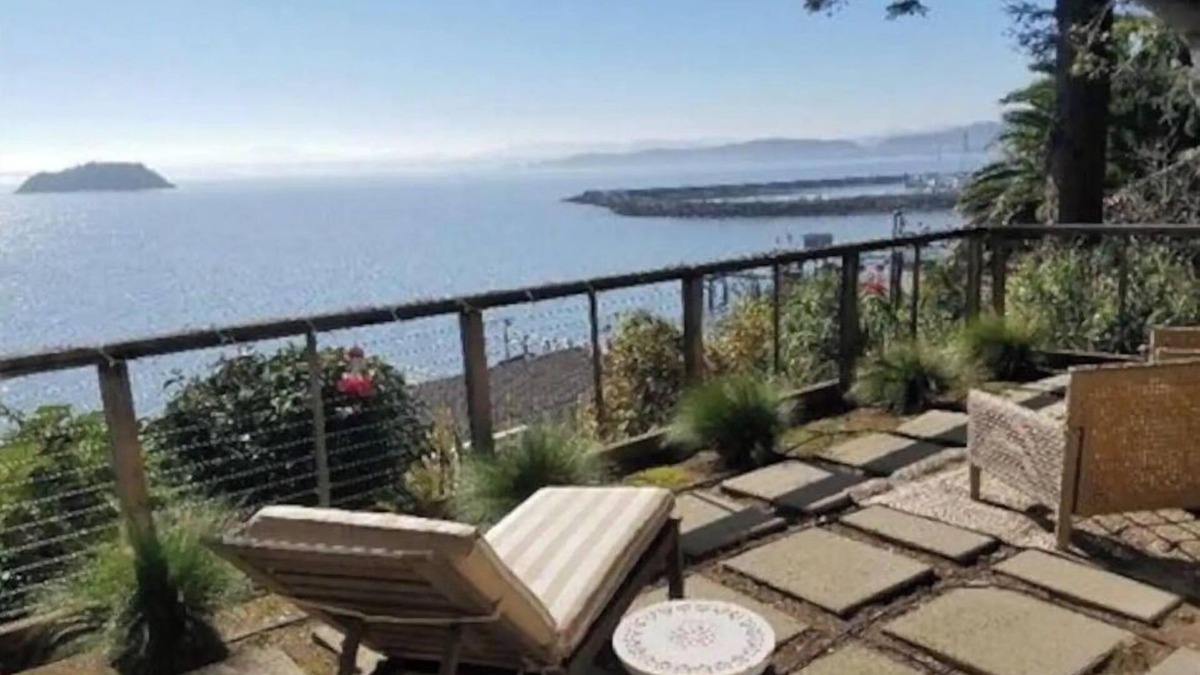 San Rafael House | GORGEOUS BAYSIDE BUNGALOW WITH PRIVATE TERRACE