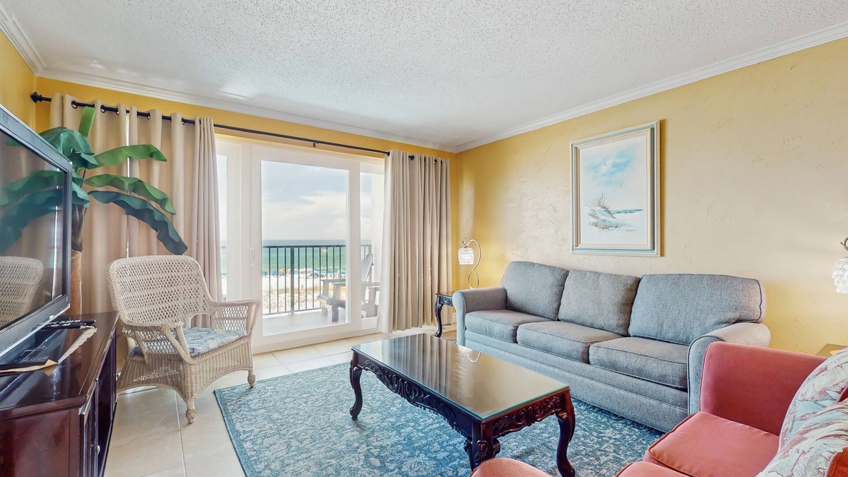 Fort Walton Beach Condo | Gorgeous beachfront condo, shared pool and beach access