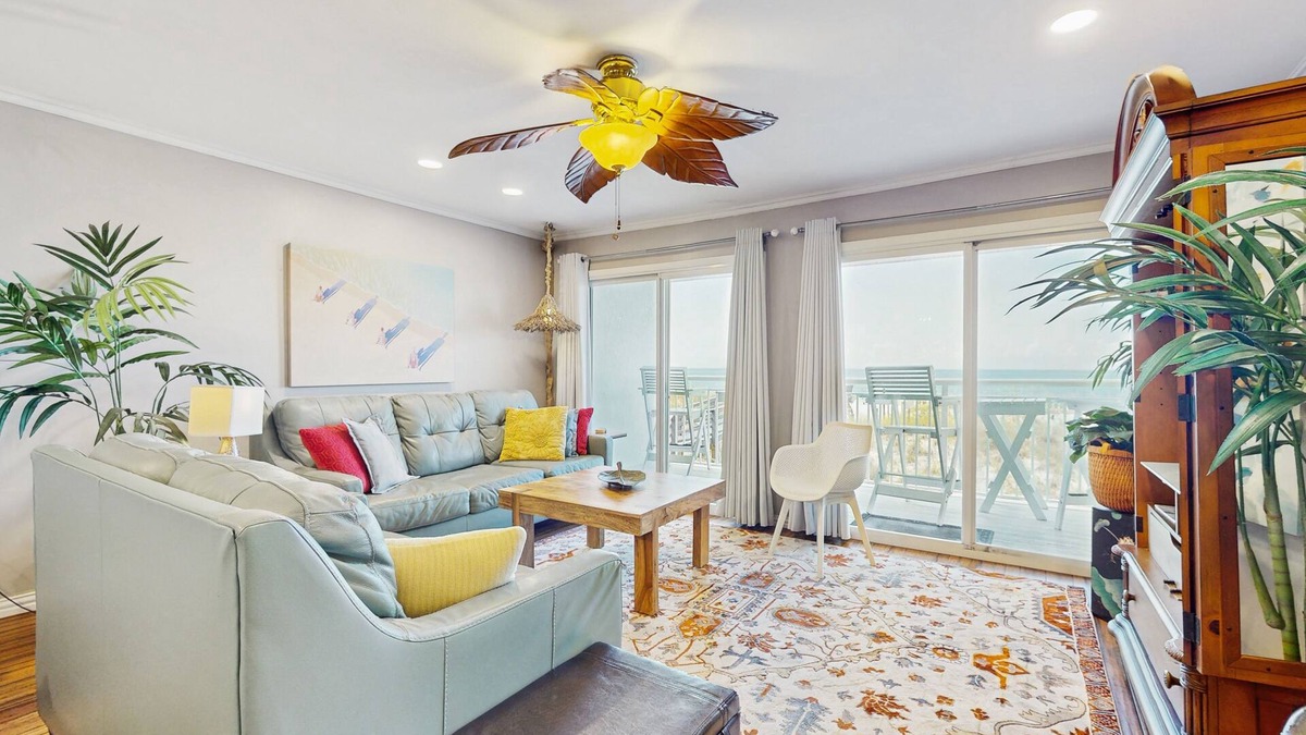 Fort Walton Beach Condo | Gorgeous beachfront condo, shared pool and beach access