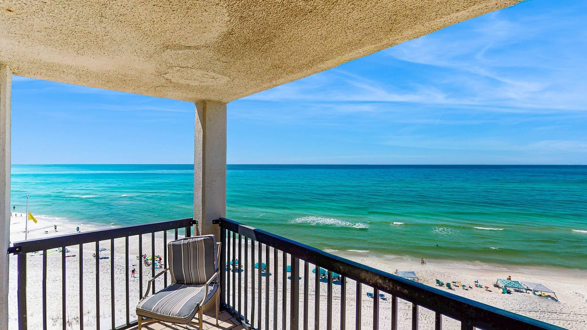 Sunnyside Condo | Gorgeous beachfront condo with plenty of space, shared pool & beach access