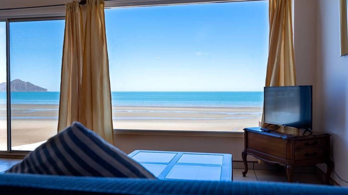 Villas de Las Palmas House | Gorgeous beach front condo