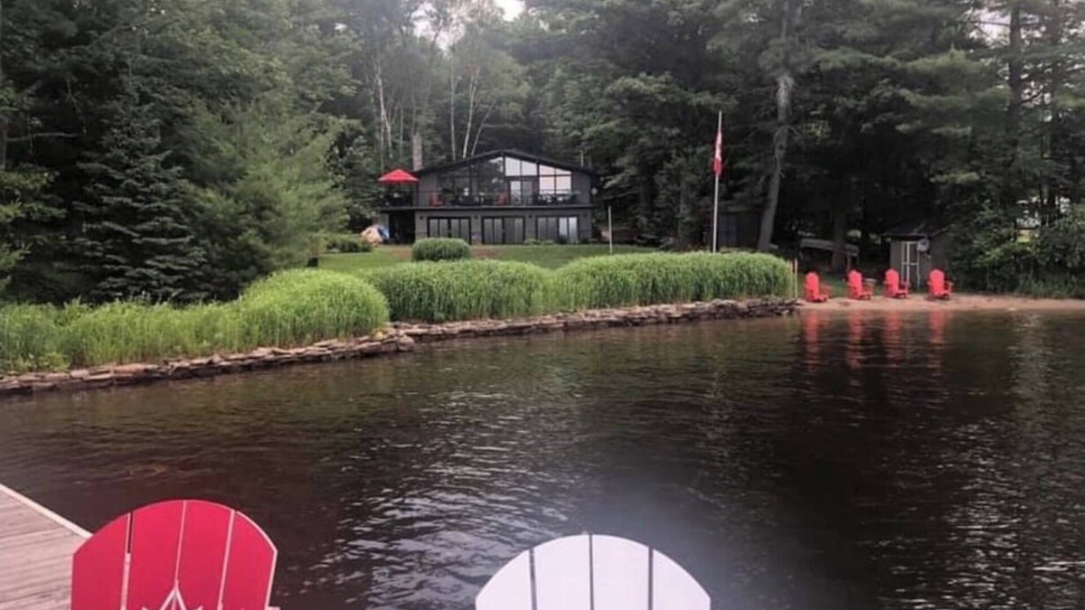 Algonquin Highlands House | Gorgeous Brand Waterfront Cottage on Kushog Lake