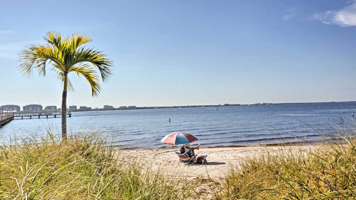 Yacht Club Cottage | Gorgeous Cape Coral Duplex Home w/Modern Interior