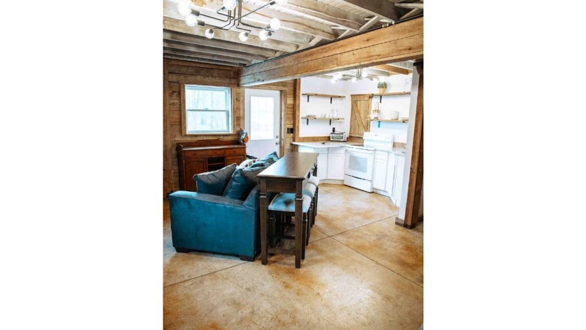 Granville House | Gorgeous Carriage House!