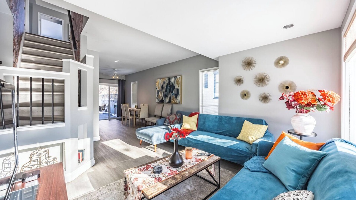 Kensington House | Gorgeous Character Home in Kensington Plaza, Steps To DT