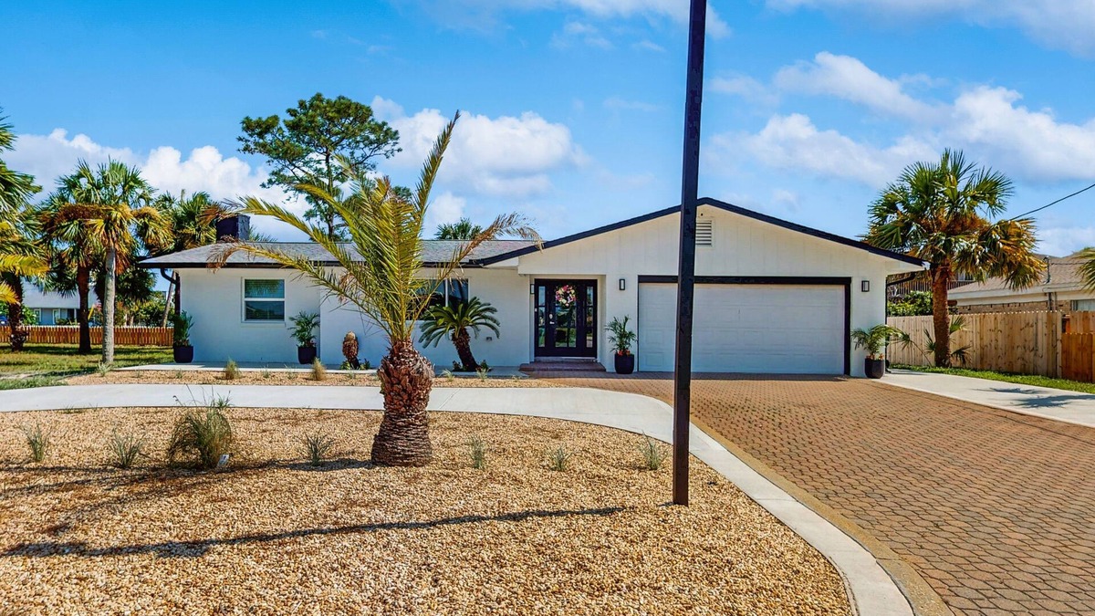 Fort Walton Beach House | Gorgeous coastal home with plenty of space and easy beach access