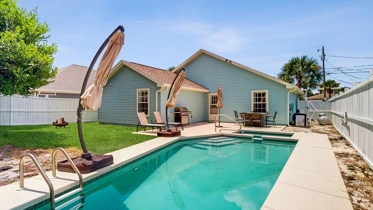 Holiday Beach House | Gorgeous coastal home with private pool, backyard and close to beach