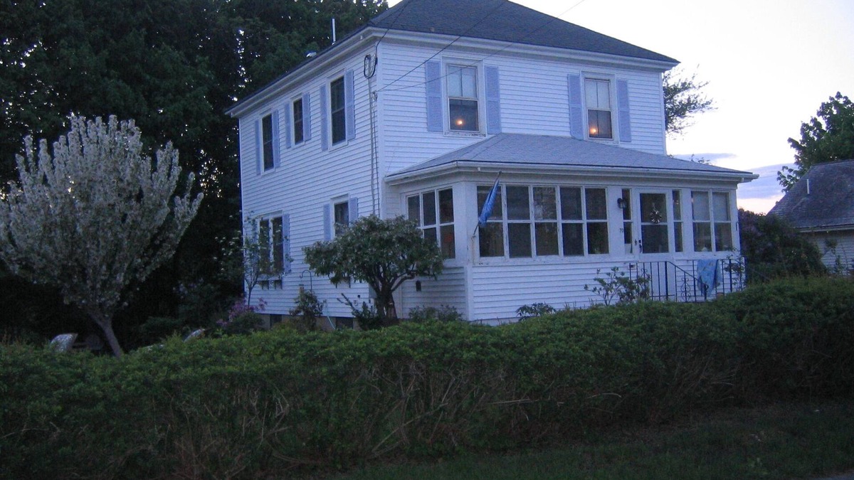 Kittery House | Gorgeous, colorful house- walking distance to downtown Portsmouth
