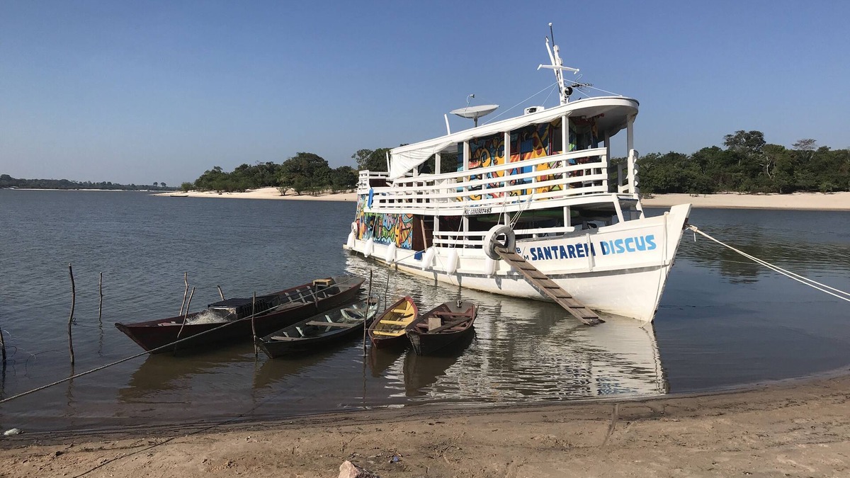 Alter do Chao Cabin | Gorgeous converted fishing vessel in Alter do Chao