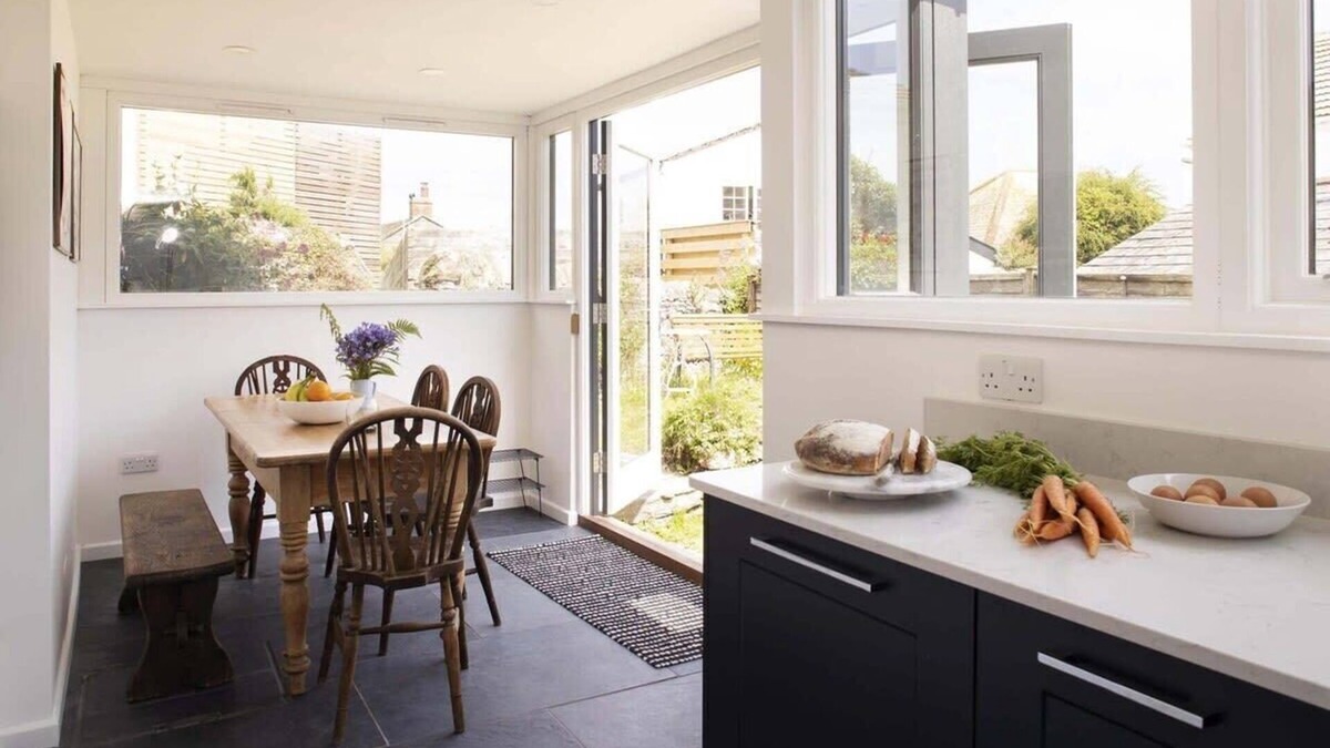 Gorran Haven House | Gorgeous Cottage, Parking, Short Walk to Beach