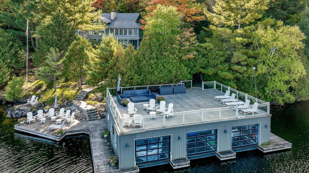 Minett Cottage | Gorgeous Cottage on Lake Rosseau! Huge Boathouse Deck + 300ft of Frontage!