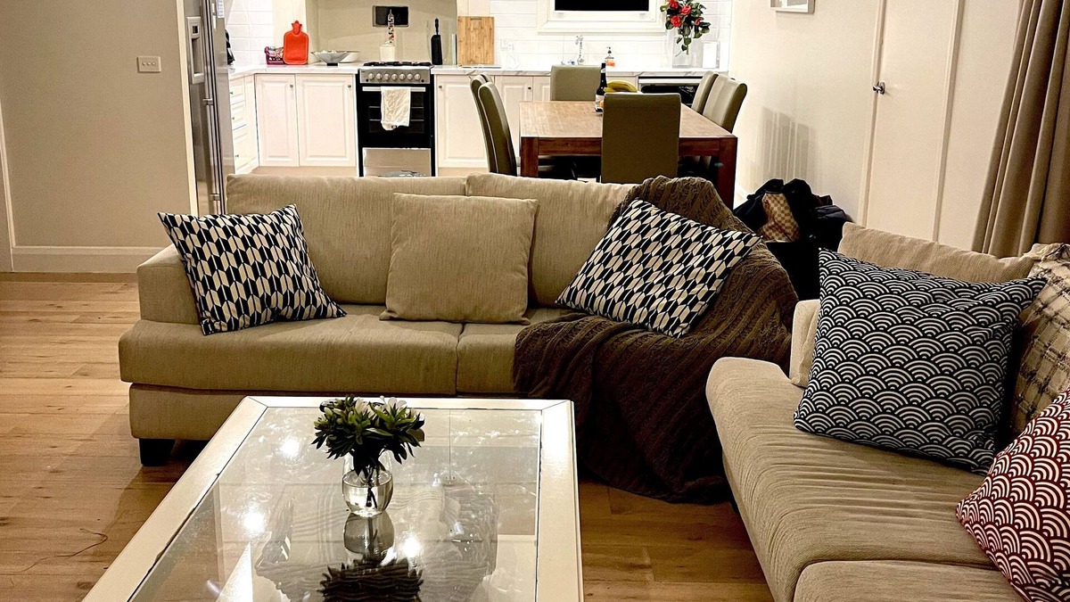 Romsey Cottage | Gorgeous Cottage with open fireplace and Fire Pit
