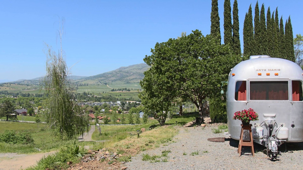 Talent House | Gorgeous custom Airstream with spectacular views only 4 mi. to Ashland