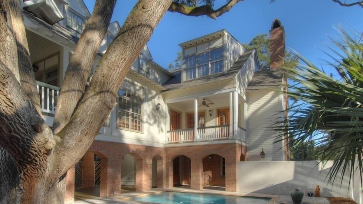East Beach House | Gorgeous Custom Home, 7 BR, 2 porches, steps to beach, heated pool, elevator